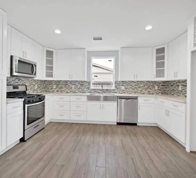 White shaker kitchen with mosaic backsplash